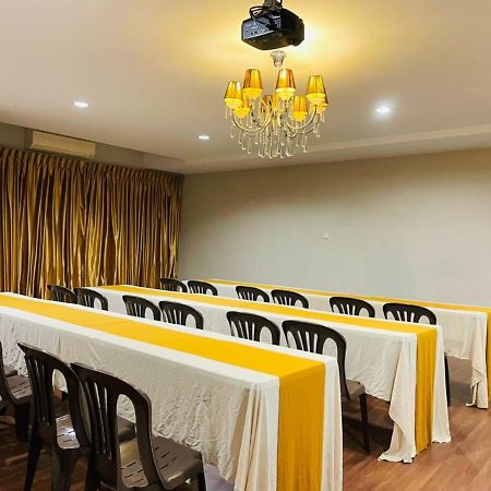 M Hotel Johor Bahru Dış mekan fotoğraf